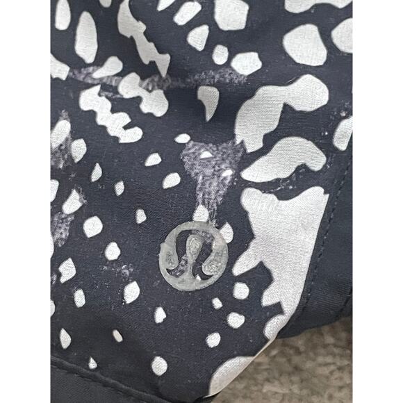 Lululemon Tracker Short III *4-way Stretch Black Beige Pattern size 4 - Picture 7 of 8